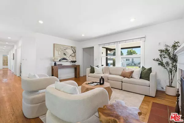 8136 Holy Cross Pl, Los Angeles, CA 90045