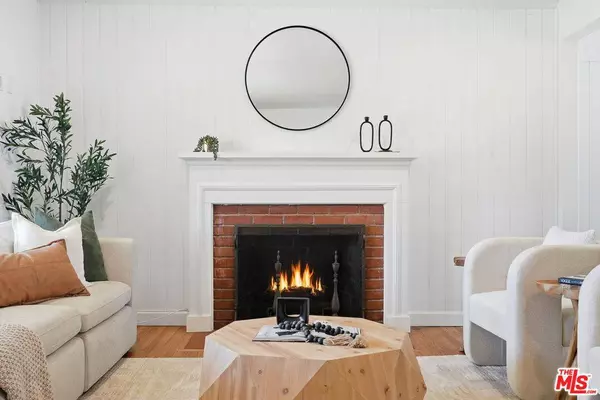 8136 Holy Cross Pl, Los Angeles, CA 90045