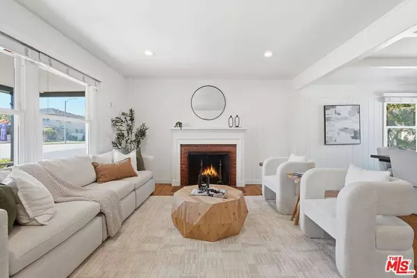 8136 Holy Cross Pl, Los Angeles, CA 90045