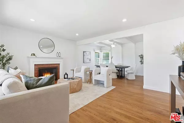 8136 Holy Cross Pl, Los Angeles, CA 90045