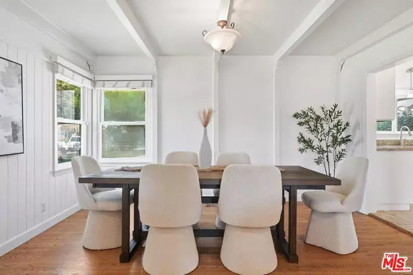 8136 Holy Cross Pl, Los Angeles, CA 90045