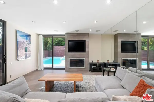 1033 Carol Dr #T16, West Hollywood, CA 90069