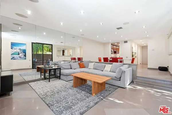 1033 Carol Dr #T16, West Hollywood, CA 90069