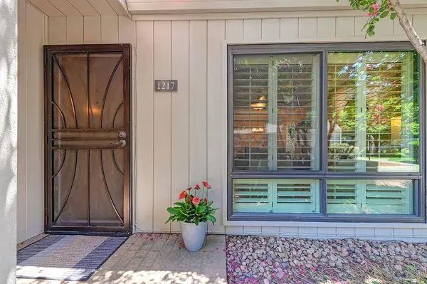 1217 Vanderbilt WAY, Sacramento, CA 95825