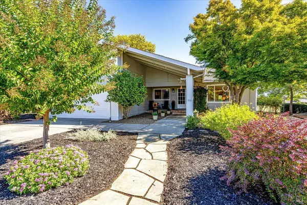 365 Twin Lakes DR, Santa Rosa, CA 95409