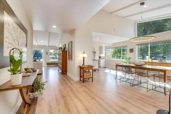 365 Twin Lakes DR, Santa Rosa, CA 95409