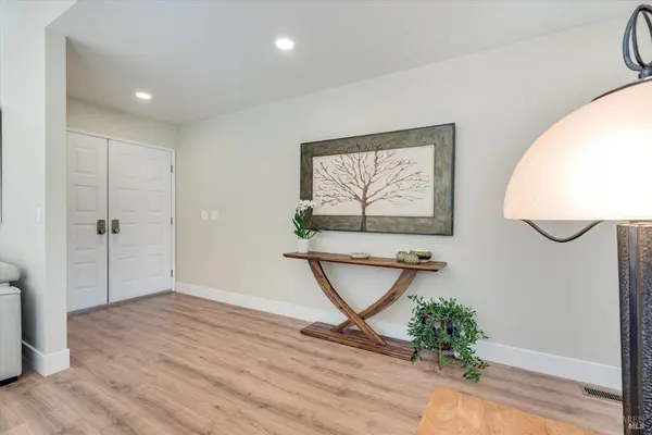 365 Twin Lakes DR, Santa Rosa, CA 95409