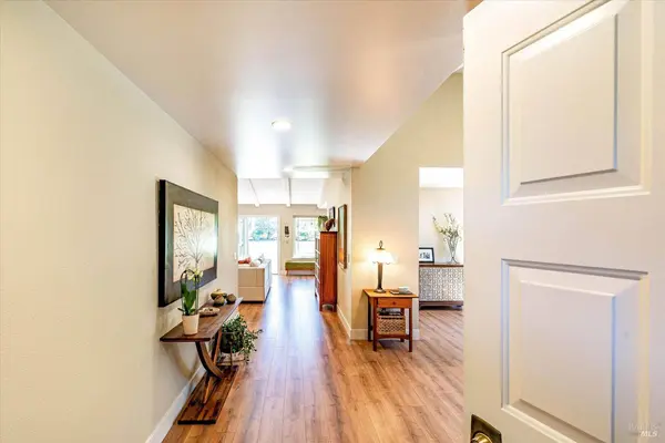 365 Twin Lakes DR, Santa Rosa, CA 95409