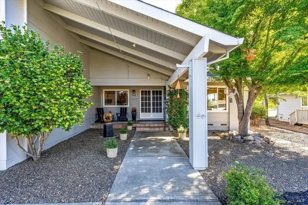 365 Twin Lakes DR, Santa Rosa, CA 95409