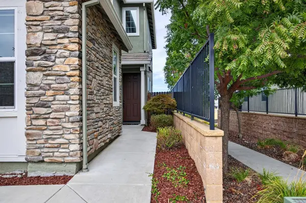 1303 Larkspur DR, Rocklin, CA 95765