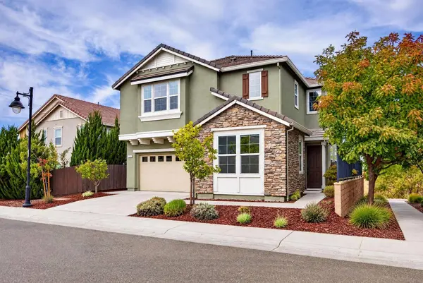 1303 Larkspur DR