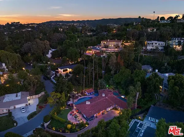 4933 Amigo Avenue, Los Angeles, CA 91356
