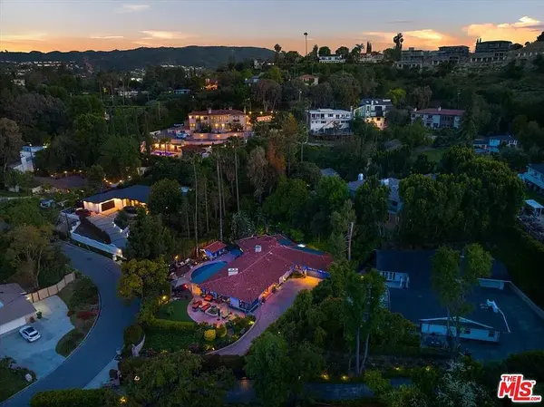 4933 Amigo Avenue, Los Angeles, CA 91356