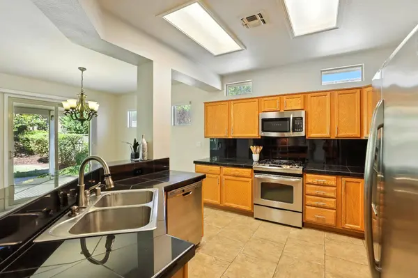 1910 Starview LN, Lincoln, CA 95648