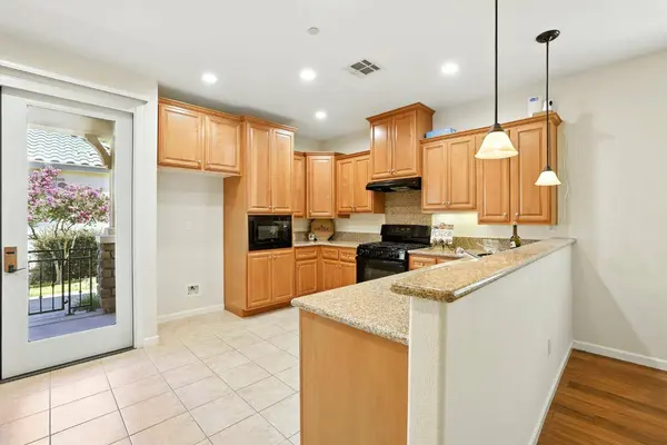 1401 Marseille LN, Roseville, CA 95747