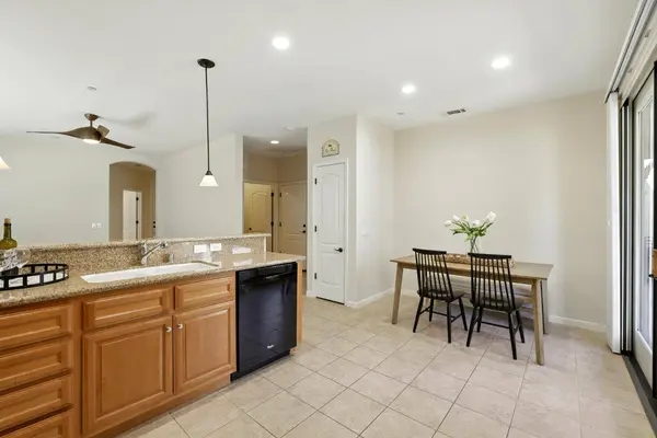 1401 Marseille LN, Roseville, CA 95747