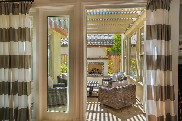 1082 Smith WAY, Folsom, CA 95630