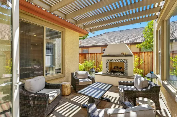 1082 Smith WAY, Folsom, CA 95630