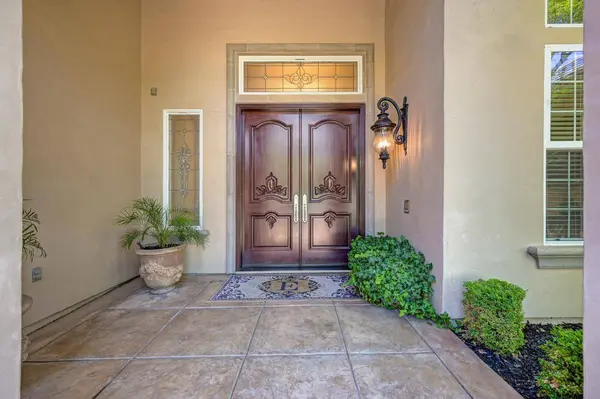 1876 Park Oak DR, Roseville, CA 95661
