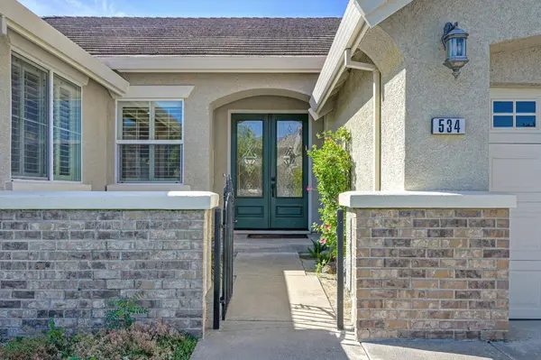 534 Sawka DR, Auburn, CA 95603