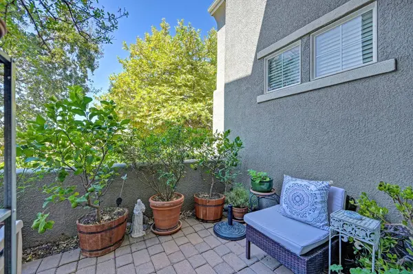 1103 Esplanade CIR, Folsom, CA 95630
