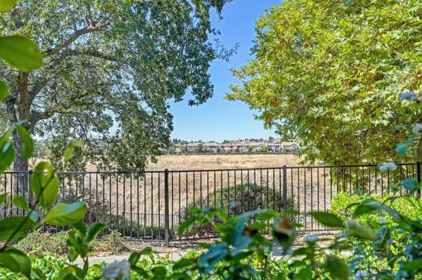 1103 Esplanade CIR, Folsom, CA 95630
