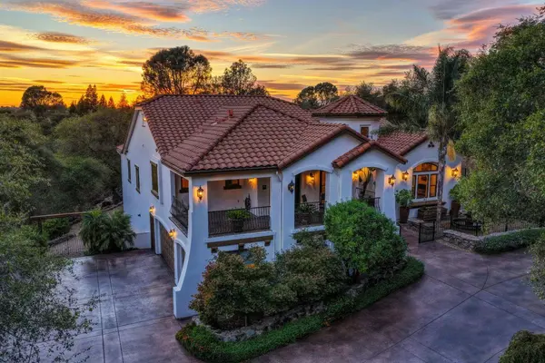 6005 Paseo Villena