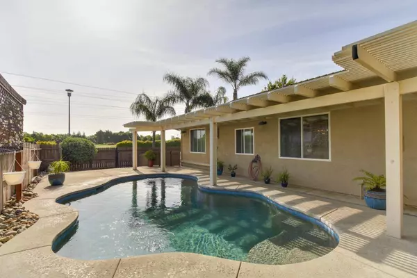 9329 Mainline DR, Elk Grove, CA 95624