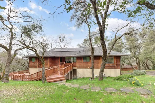 2066 Bogus Point CT, Cool, CA 95614