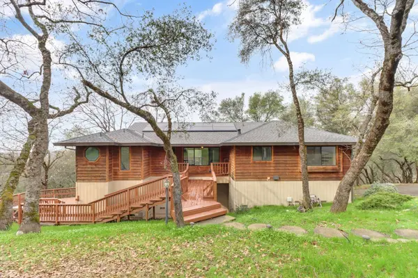 2066 Bogus Point CT, Cool, CA 95614