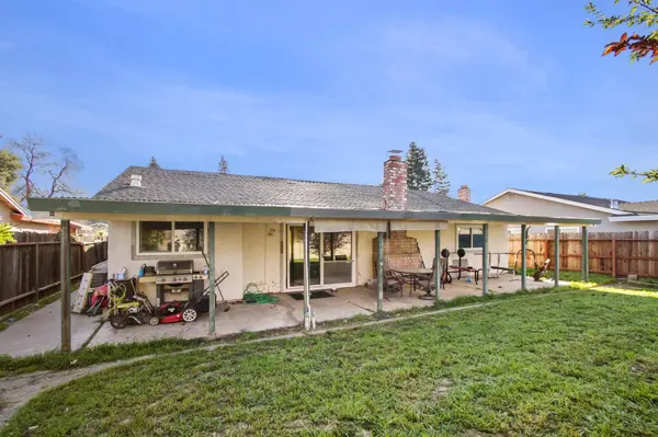 1522 Saratoga DR, Woodland, CA 95695