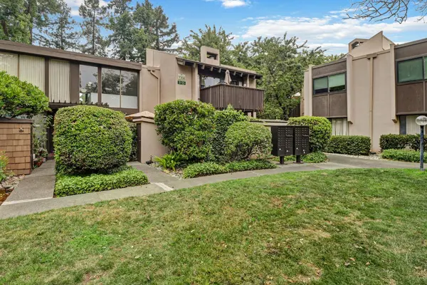 2203 Woodside LN #4, Sacramento, CA 95825
