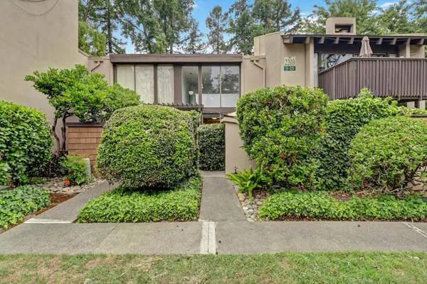 2203 Woodside LN #4, Sacramento, CA 95825