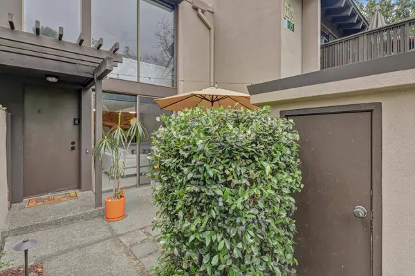 2203 Woodside LN #4, Sacramento, CA 95825