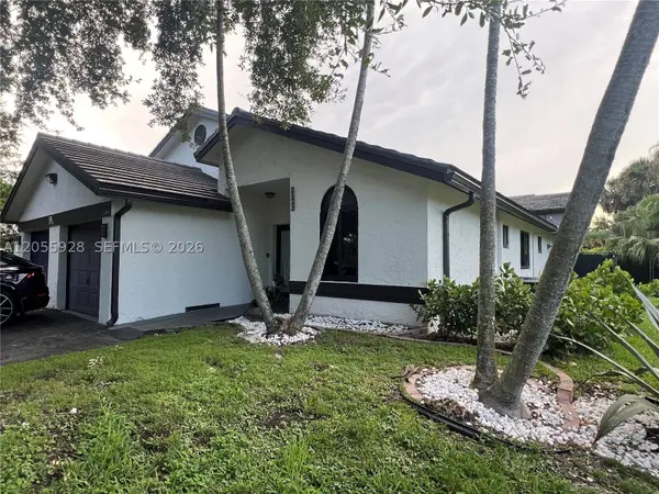11441 NW 43rd St