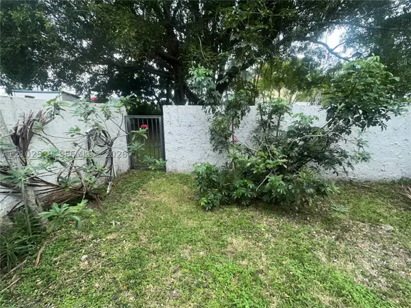 3905 Sheridan St, Hollywood, FL 33021