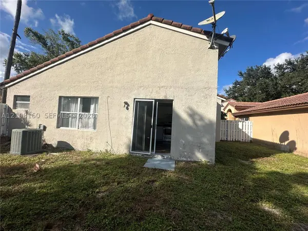 1262 NW 126th Ave, Sunrise, FL 33323