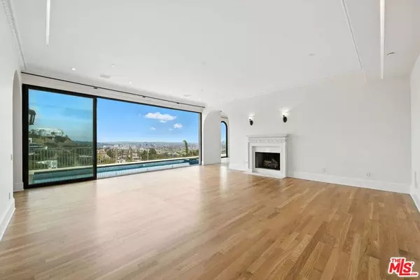 1675 Woods DR, Los Angeles, CA 90069