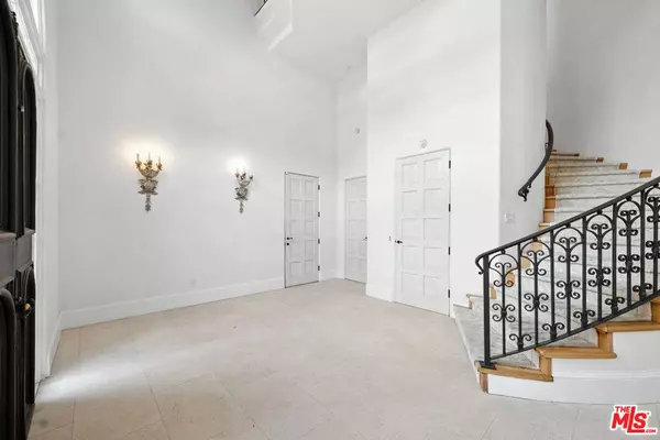 1675 Woods Dr, Los Angeles, CA 90069