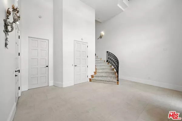 1675 Woods Dr, Los Angeles, CA 90069