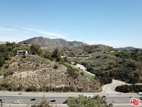 2925 N Park Center Dr, Los Angeles, CA 90068