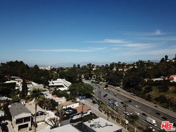 2925 N Park Center Dr, Los Angeles, CA 90068