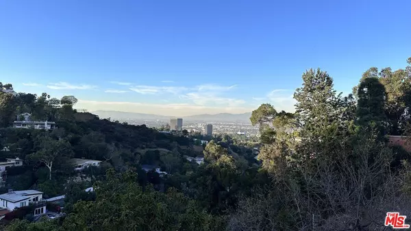 3533 N Multiview Dr, Los Angeles, CA 90068