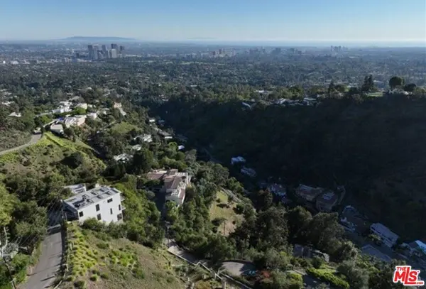 1551 Summitridge DR, Beverly Hills, CA 90210