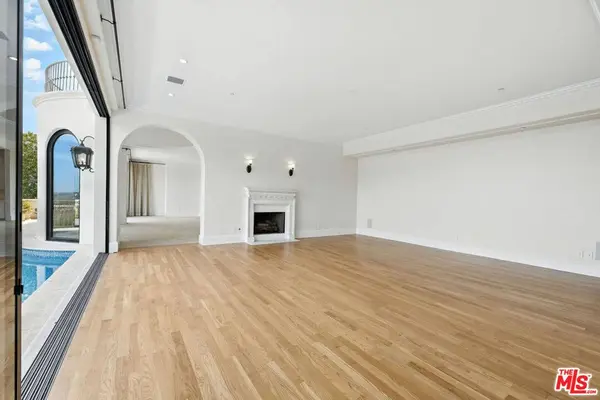 1675 Woods Dr, Los Angeles, CA 90069