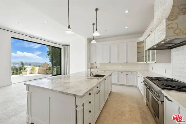 1675 Woods DR, Los Angeles, CA 90069