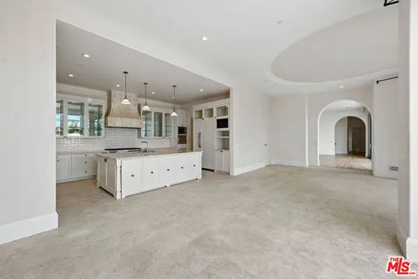 1675 Woods DR, Los Angeles, CA 90069