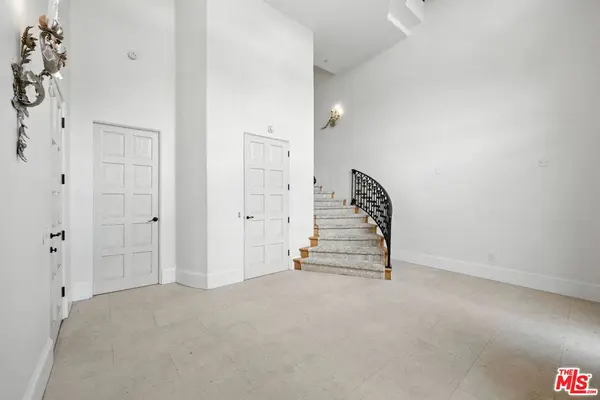 1675 Woods Dr, Los Angeles, CA 90069