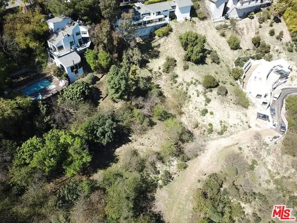 3905 N Hopevale DR, Sherman Oaks, CA 91403