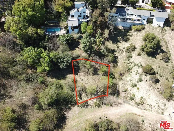 3905 N Hopevale DR, Sherman Oaks, CA 91403